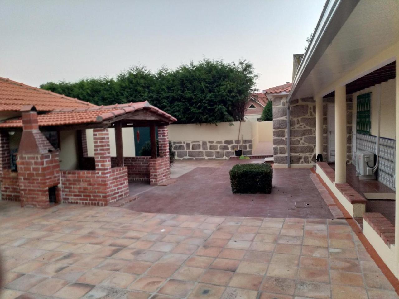 Metro Vilar Suites&villas Pensión